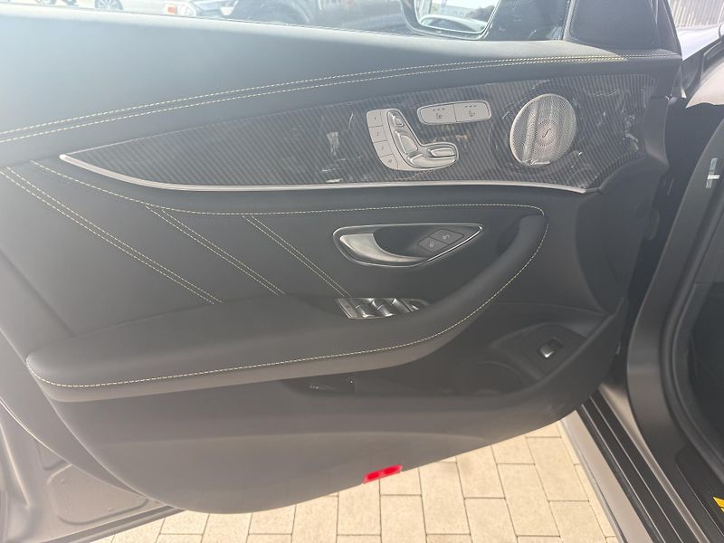 Mercedes-Benz Třídy E (2023) E 63 S AMG 4M+ sedan - fotka 45 z 51