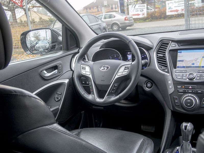 Hyundai Santa Fe (2013) ČR 11/13 2.2D 145KW – VÝBAVA - fotka 17 z 61