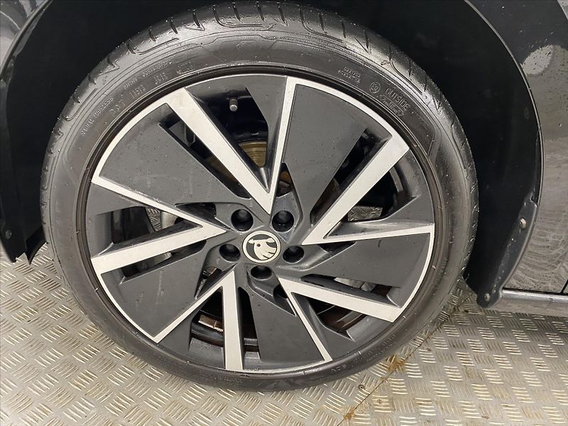 Škoda Scala 1,0 TSI 85kW DSG Top Selection - fotka 28 z 29