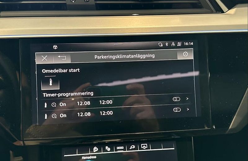 Audi Q8 e-tron 55 Q SoH 97% 360k Pano Tažné - fotka 23 z 34