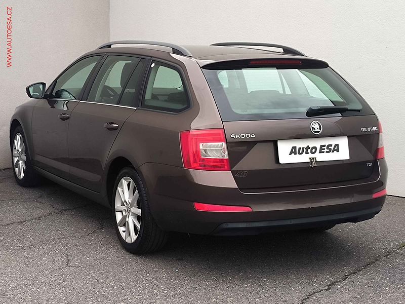 Škoda Octavia (2013) 1.6 TDi, DSG, park.čidla - fotka 6 z 23