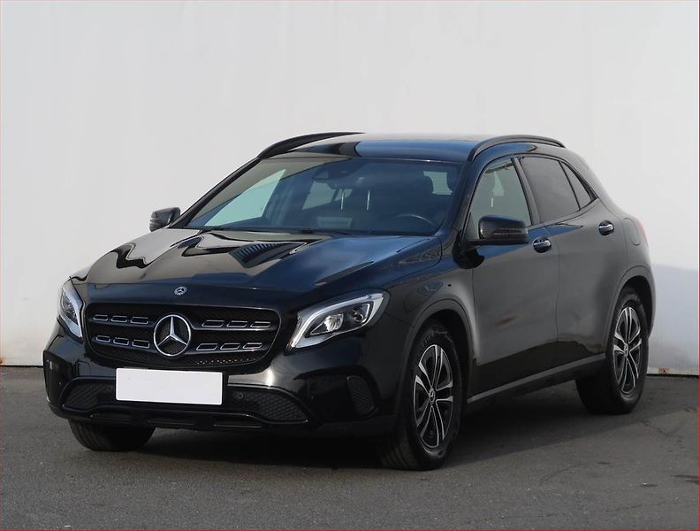 Mercedes-Benz GLA (2017) 220 d 4MATIC, 4X4 - fotka 2 z 25