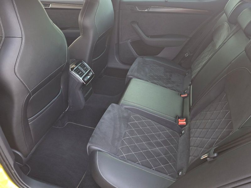 Škoda Superb (2022) Sportline DSG 4x4  2,0TDi 147k - fotka 30 z 35