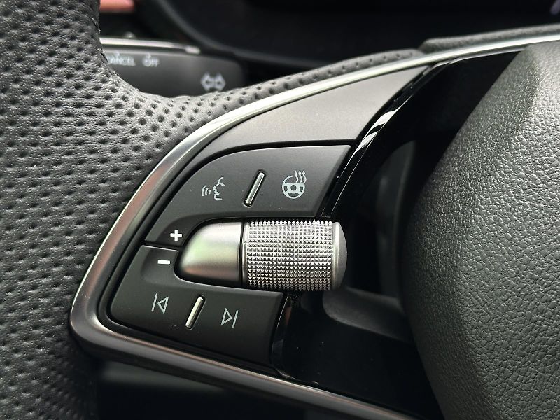 Škoda Fabia 1.0TSi 116PS Monte Carlo Bi-LE - fotka 18 z 37