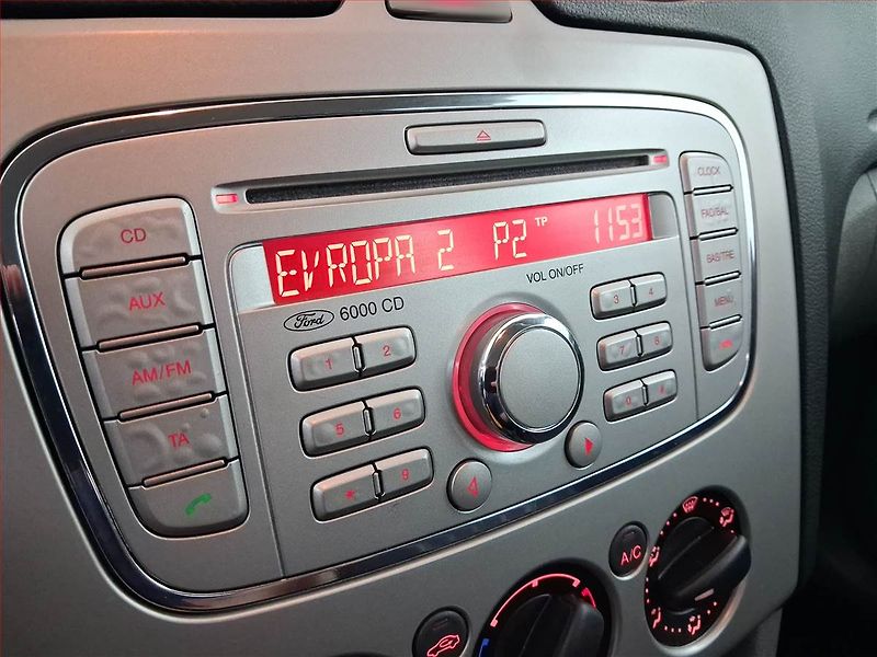 Ford Focus (2009) 1.6 16V, Serv.kniha, nová STK - fotka 18 z 18