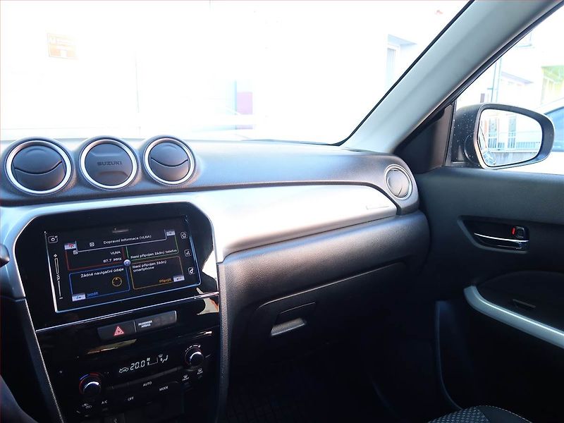 Suzuki Vitara (2017) 1.6 VVT, 4X4, Serv.kniha - fotka 8 z 16