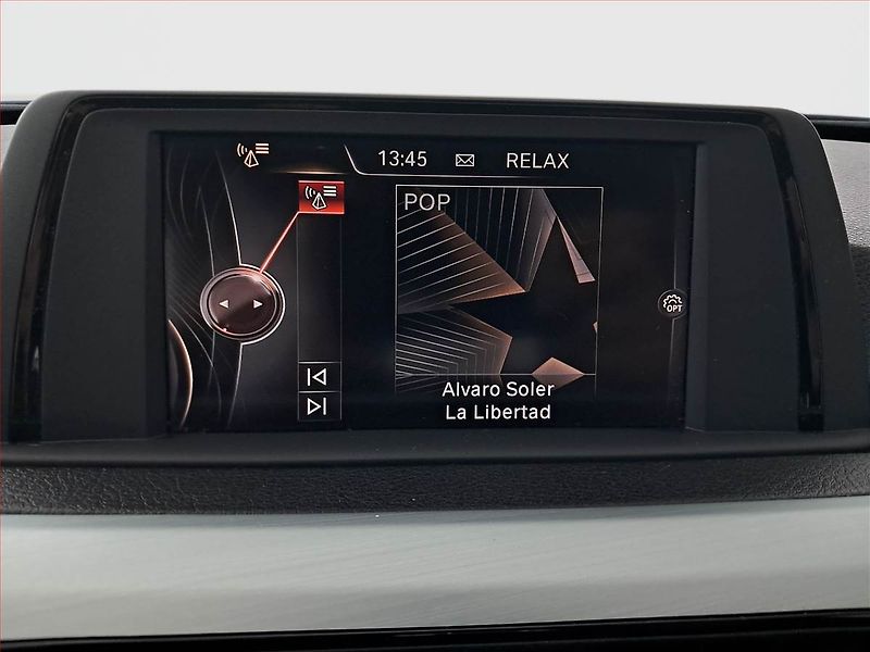 BMW Řada 3 (2016) 320 d, Automat, Tempomat - fotka 13 z 24