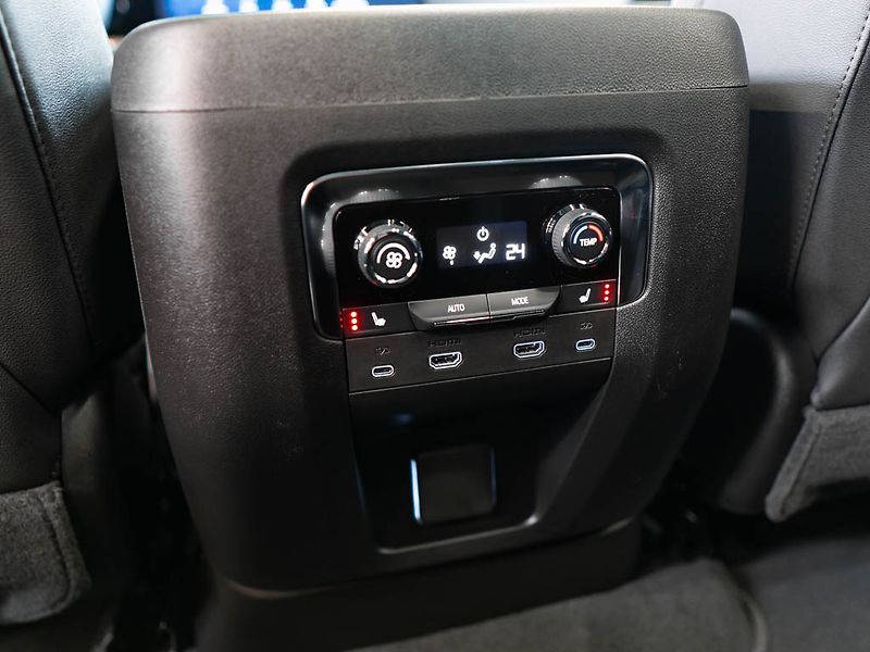 Chevrolet Suburban (2026) 6.2 V8 High Country 2026 - fotka 41 z 46