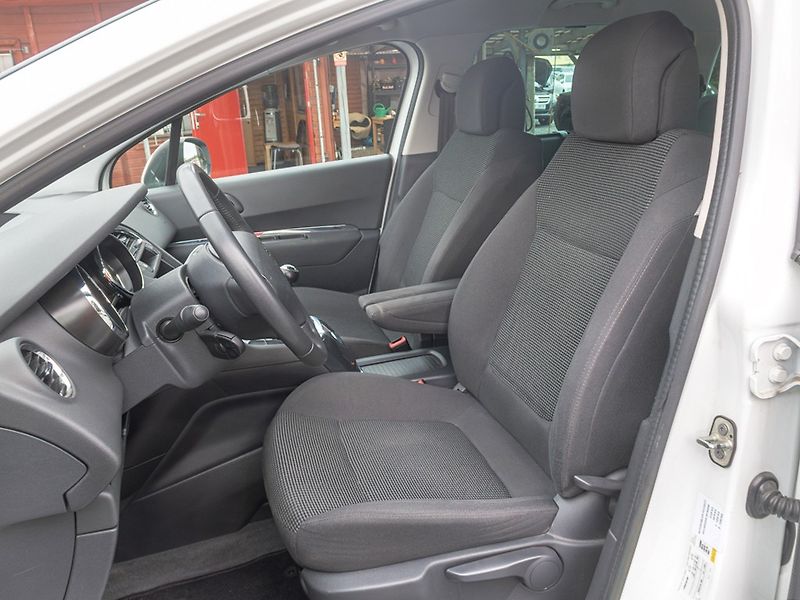 Peugeot 5008 (2013) 2.0HDI 110KW man– 2x PNEU - fotka 14 z 35