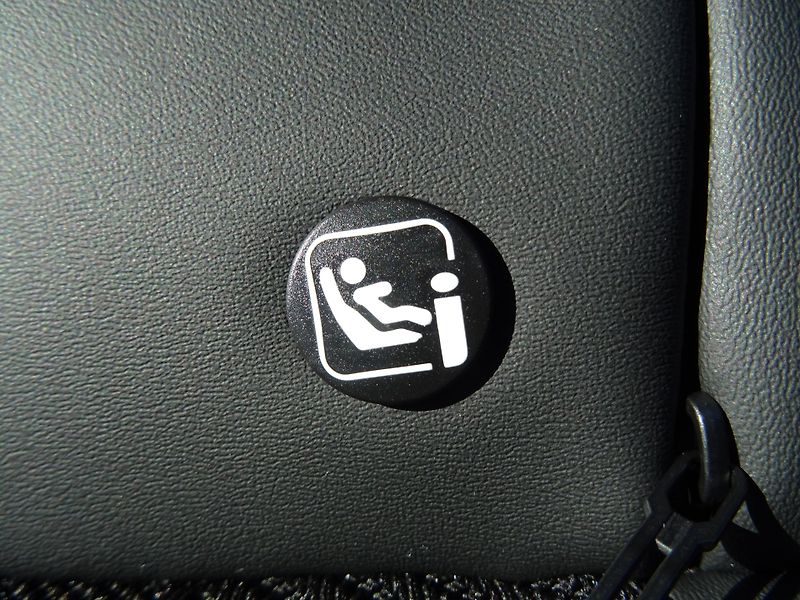 Peugeot 408 (2026) GT Plug-in HYBRID 240 e-DCS7 - fotka 18 z 55