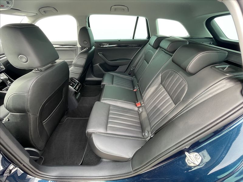 Škoda Superb 1,5 TSI DSG Combi L&K DCC+ACC - fotka 15 z 23