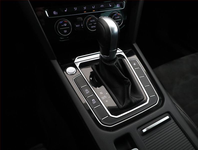 Volkswagen Passat (2017) 2.0 TDI, Automat, Kůže, Navi - fotka 11 z 21