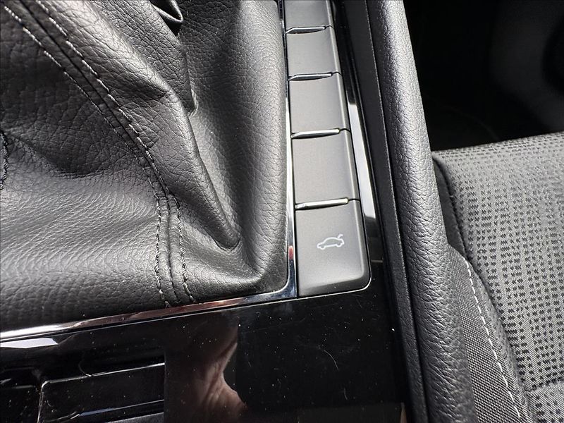 Škoda Superb 1,6 TDi 88kW Xenon,ACC,Výhřev - fotka 12 z 36