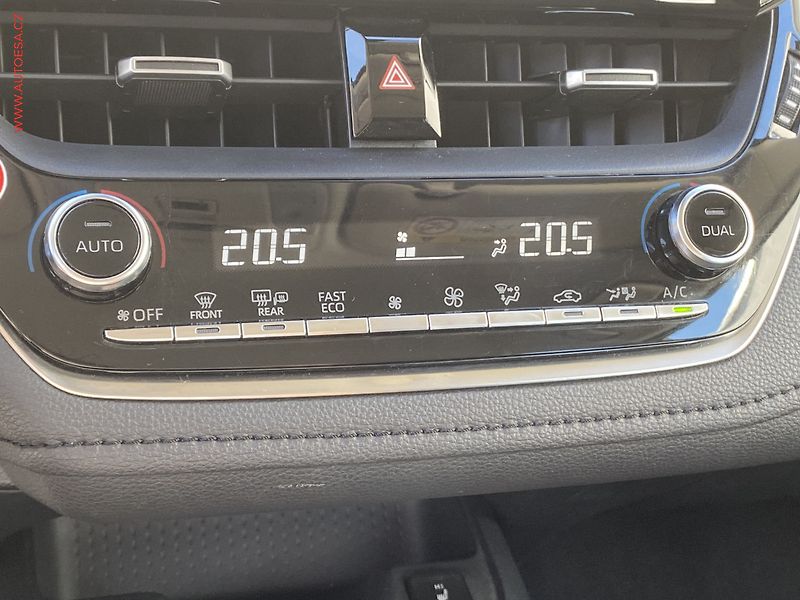 Toyota Corolla (2023) 1.5, 2.maj,ČR, Comfort, navi - fotka 15 z 19