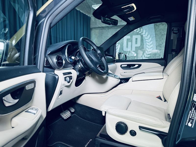 Mercedes-Benz Třídy V (2024) 300d*EXL*AMG*4M*NEZTOP*27.ZÁR - fotka 13 z 39