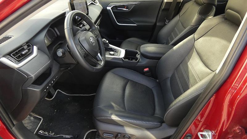 Toyota RAV4 2.5 Hybrid Executive 4WD e-CVT - fotka 19 z 24