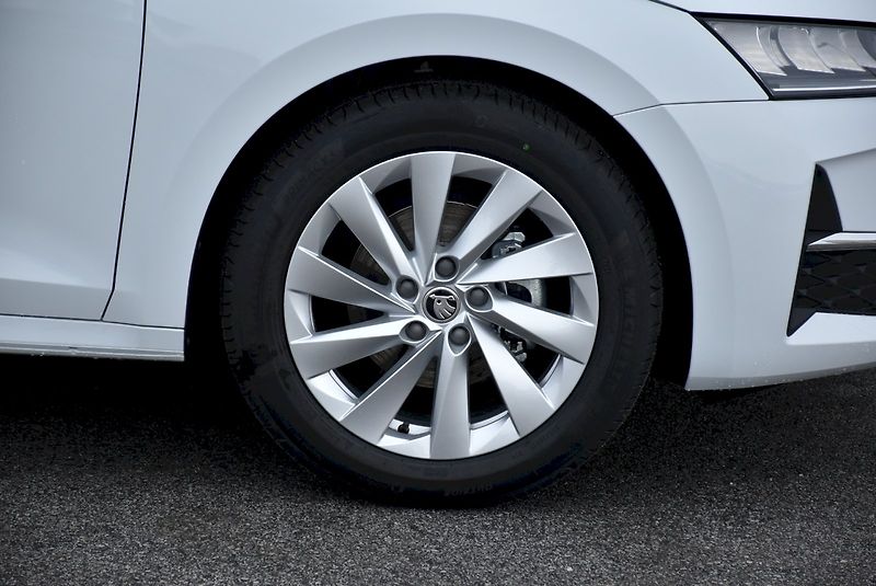 Škoda Octavia (2025) Combi Top Selection 1,5 TSI 11 - fotka 8 z 28