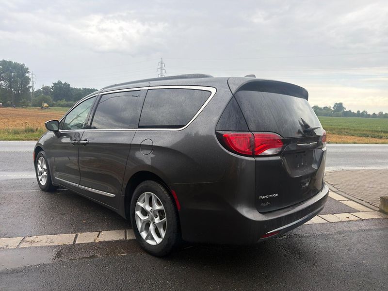 Chrysler Pacifica (2017) 3,6 Pentastar RU 8 míst 2017 - fotka 3 z 20