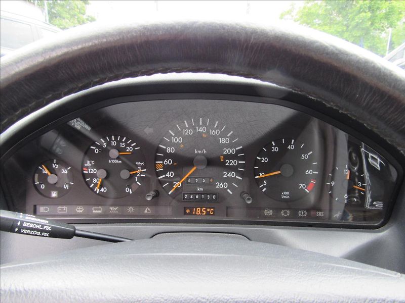Mercedes-Benz SL 3,2 Hardtop-Cabrio - fotka 30 z 54