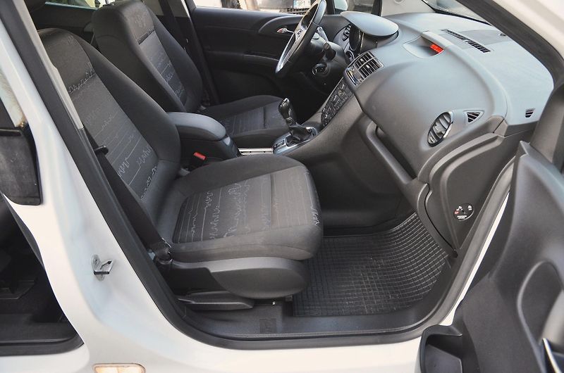 Opel Meriva (2012) 1.4 88kW Design Ed. / 2x kola - fotka 16 z 41