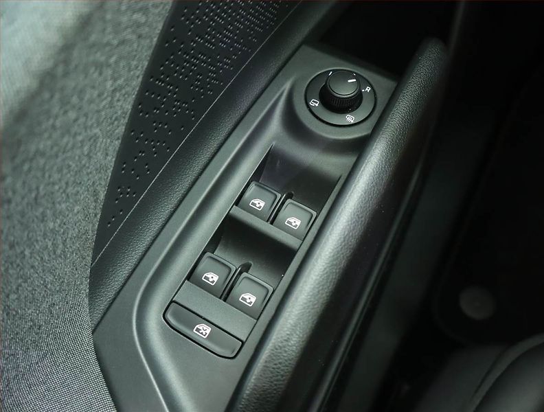 Škoda Enyaq (2021) Suite 60 (62 kWh), SoH 92% - fotka 17 z 23
