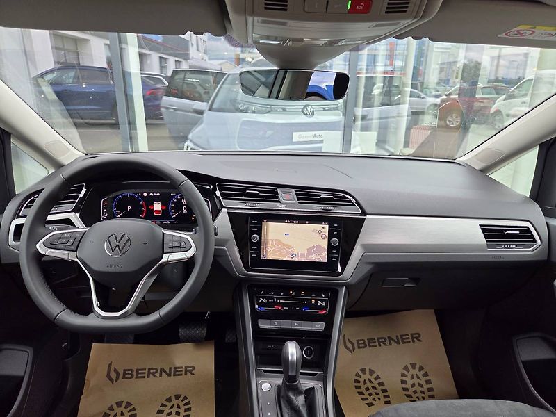 Volkswagen Touran (2026) 1.5 TSI DSG 7míst - fotka 14 z 48