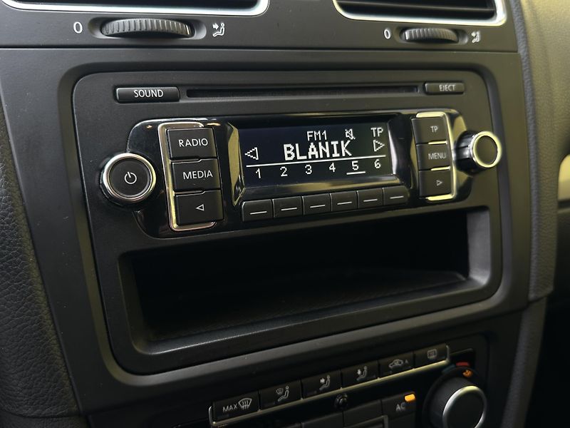 Volkswagen Golf (2012) KOMBI 1.6TDI/77kW *KLIMA*1.Maj - fotka 11 z 30