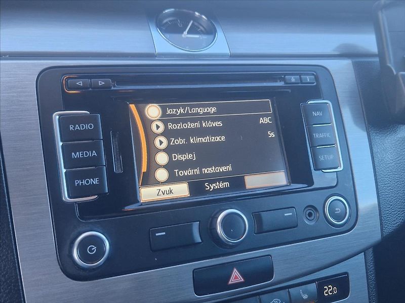 Volkswagen Passat 1,4 TSI DSG AUTOAC SENZOR TAŽN - fotka 32 z 37