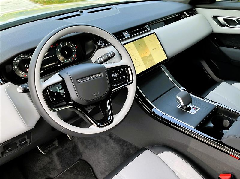Land Rover Range Rover Velar 2,0 D200 DYNAMIC SE AWD - fotka 10 z 29