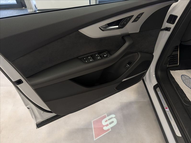 Audi Q7 3.0 TDI 50 s Line - fotka 13 z 35
