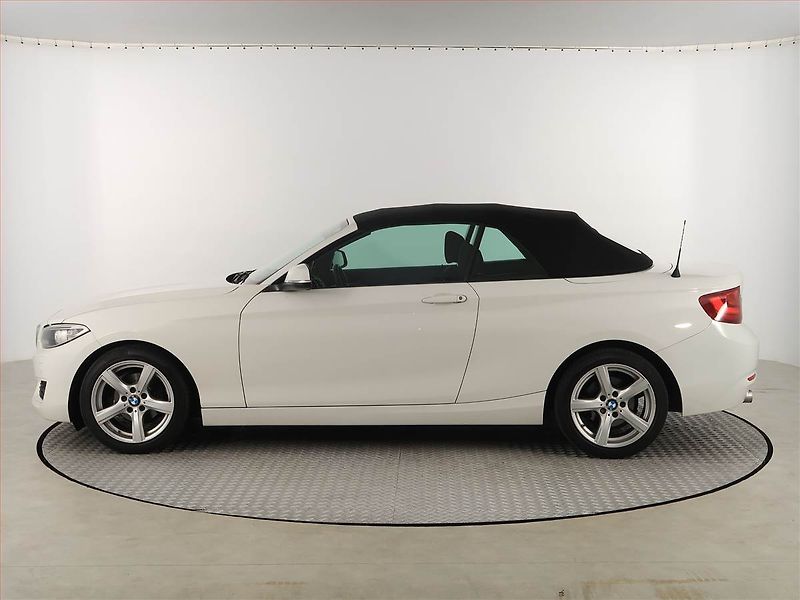 BMW Řada 2 (2017) 218d, Automat, Serv.kniha - fotka 17 z 21