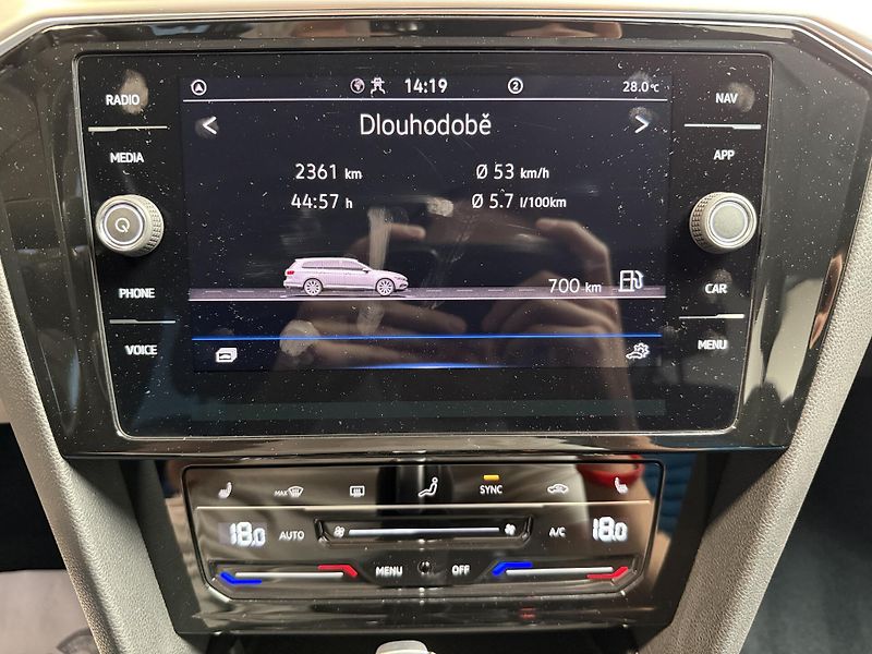 Volkswagen Passat 2.0 TDI 110kW BMT DSG Elegance - fotka 7 z 14