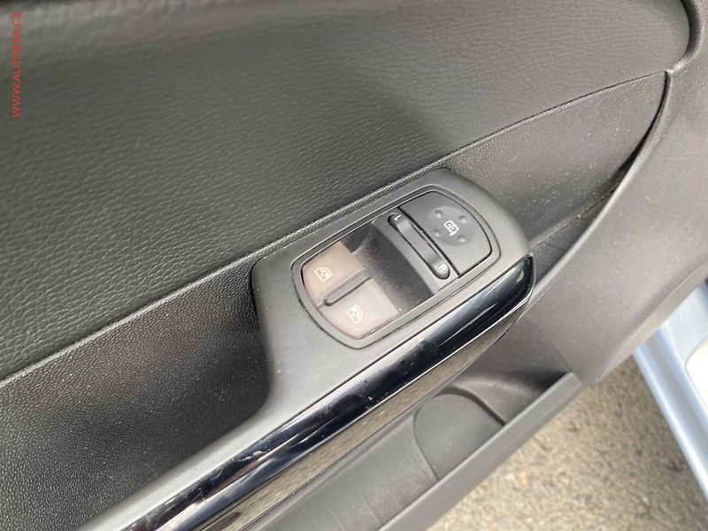 Opel Corsa (2010) 1.2i, STK6/28 - fotka 12 z 14