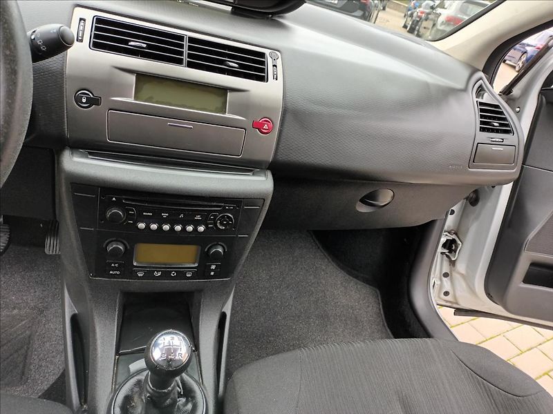 Citroën C4 1,4 i,65kw,ČR,1MAJ,KLIMA, - fotka 13 z 29