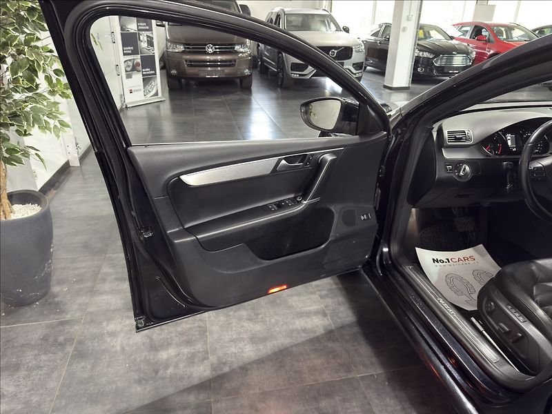 Volkswagen Passat 2,0   TDI DSG 4X4 HIGHLINE ACC - fotka 6 z 37