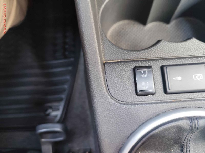 Škoda Roomster (2008) 1.9TDi, ČR, AC, výhřev sed - fotka 17 z 20