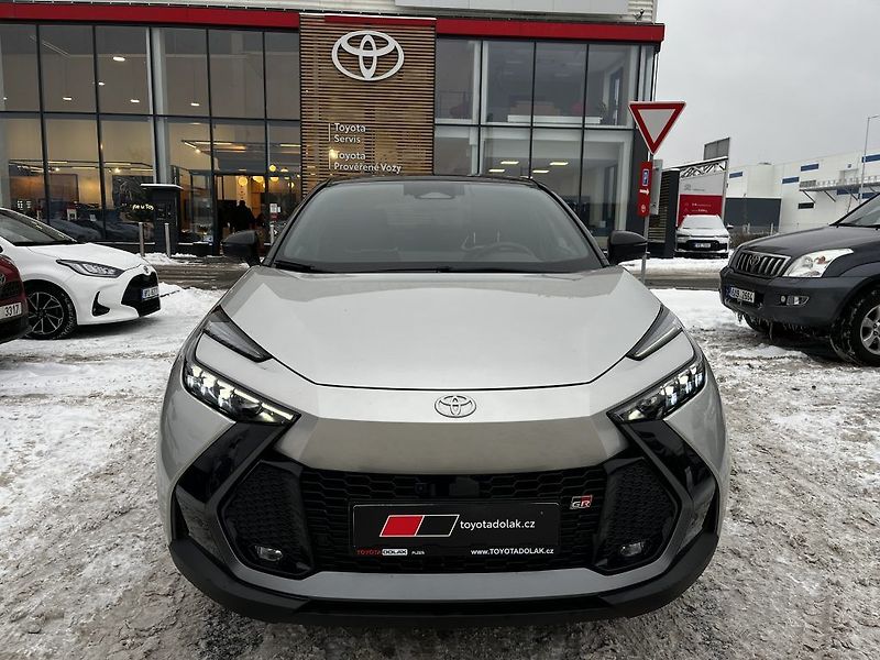 Toyota C-HR 2.0 Plug-in Hybrid ODBĚR IHNED - fotka 3 z 29