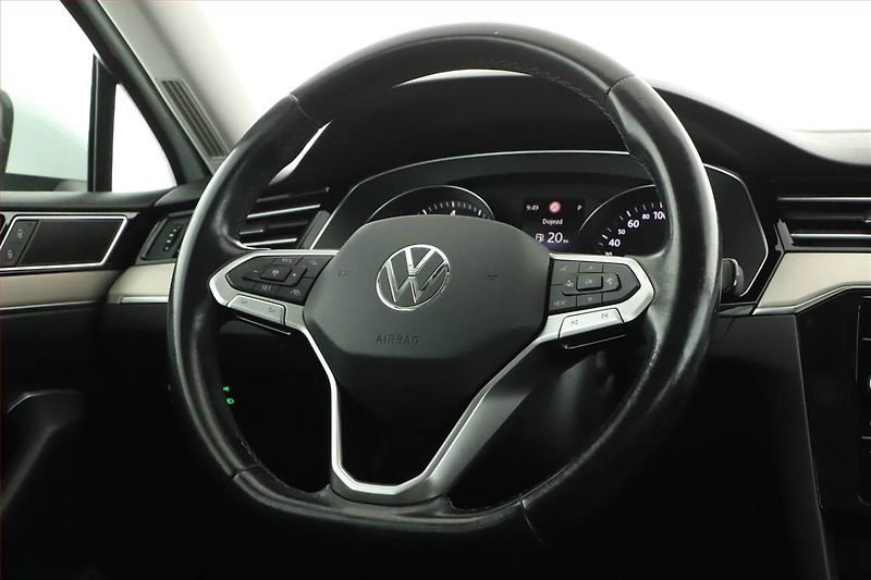 Volkswagen Passat (2020) 1.5 TSI - fotka 16 z 21