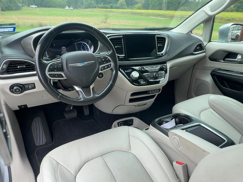 Chrysler Pacifica (2021) 3,6 Hybrid Plug Radar 360 2021 - fotka 14 z 19
