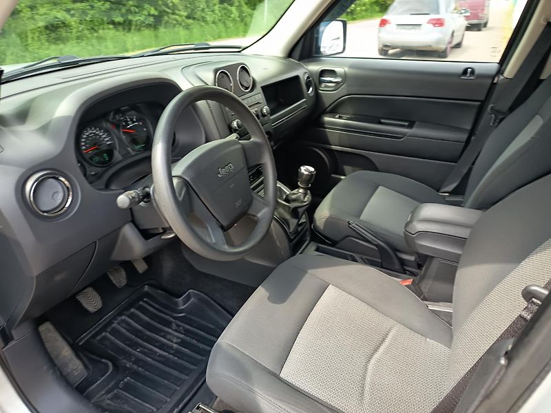 Jeep Patriot (2010) 2.0 TD 103kw - fotka 18 z 35