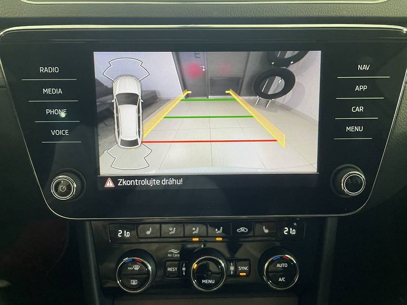 Škoda Superb Combi Style 2,0TDI 147kW DSG/P - fotka 17 z 28