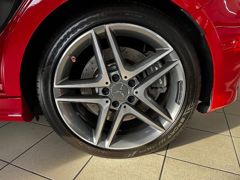 Mercedes-Benz Třídy A A 45 AMG 4Matic - fotka 19 z 29