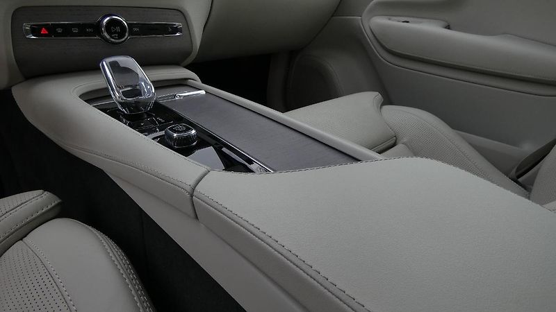 Volvo XC90 B5 AWD Plus Bright 7 míst - fotka 6 z 26