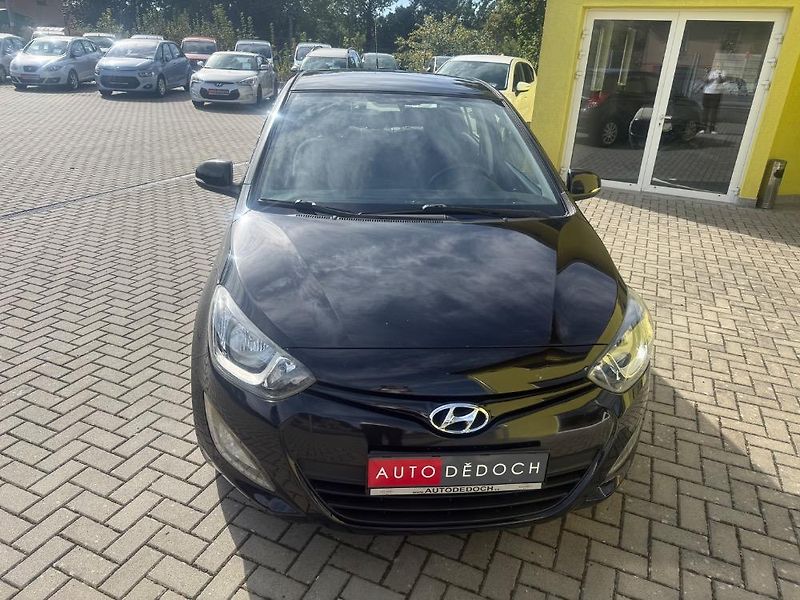 Hyundai i20 (2012) 1,2i VÝHŘ.SEDADLA JEN 107tis. - fotka 2 z 27