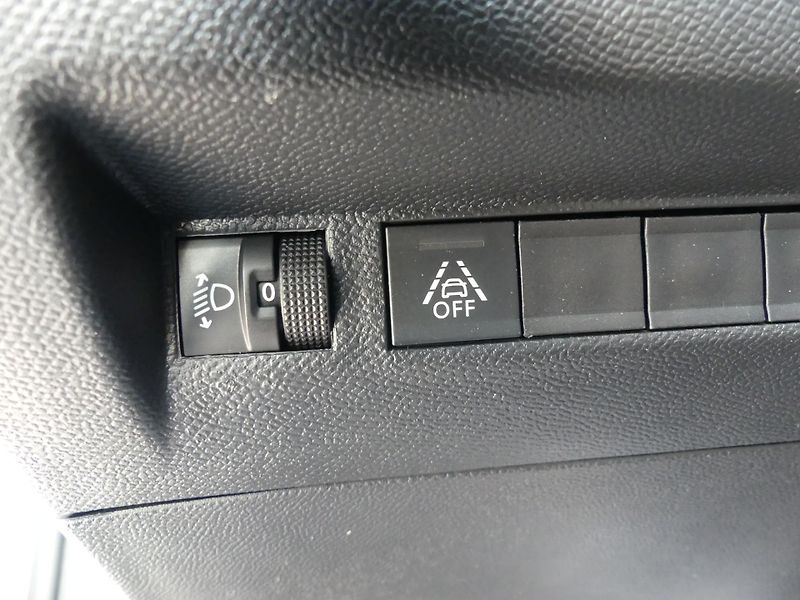 Peugeot 2008 (2022) 1,5 BlueHDi MAN6 - fotka 20 z 22