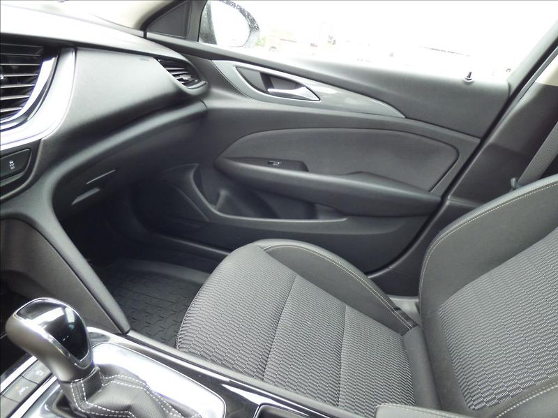 Opel Insignia 2,0 CDTi  Business Edition - fotka 27 z 39