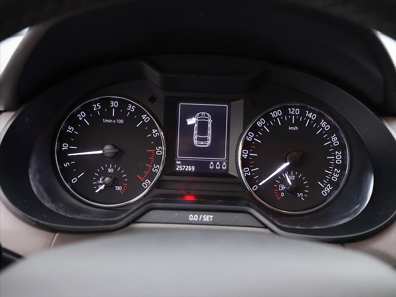 Škoda Octavia 2,0 TDI 110kW DSG Navi DPH - fotka 15 z 26