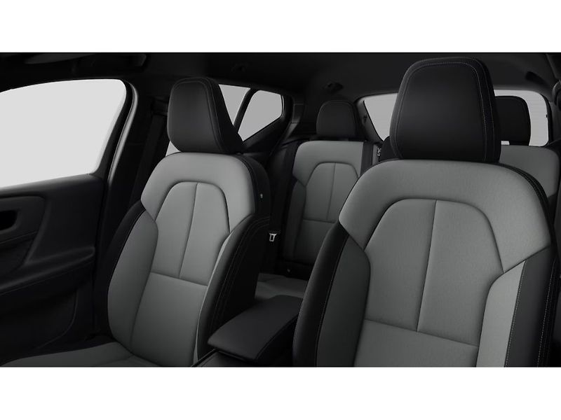 Volvo XC40 PLUS BLACK EDITION B3 FWD 120k - fotka 7 z 13