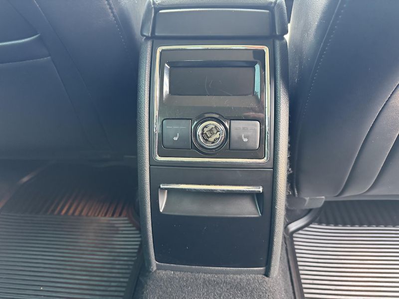 Škoda Superb 2,0TDi 4x4 KOMBI - fotka 19 z 24