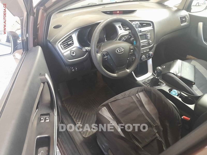 Kia Ceed (2013) 1.4i, ČR, servis.kniha, AC - fotka 3 z 3